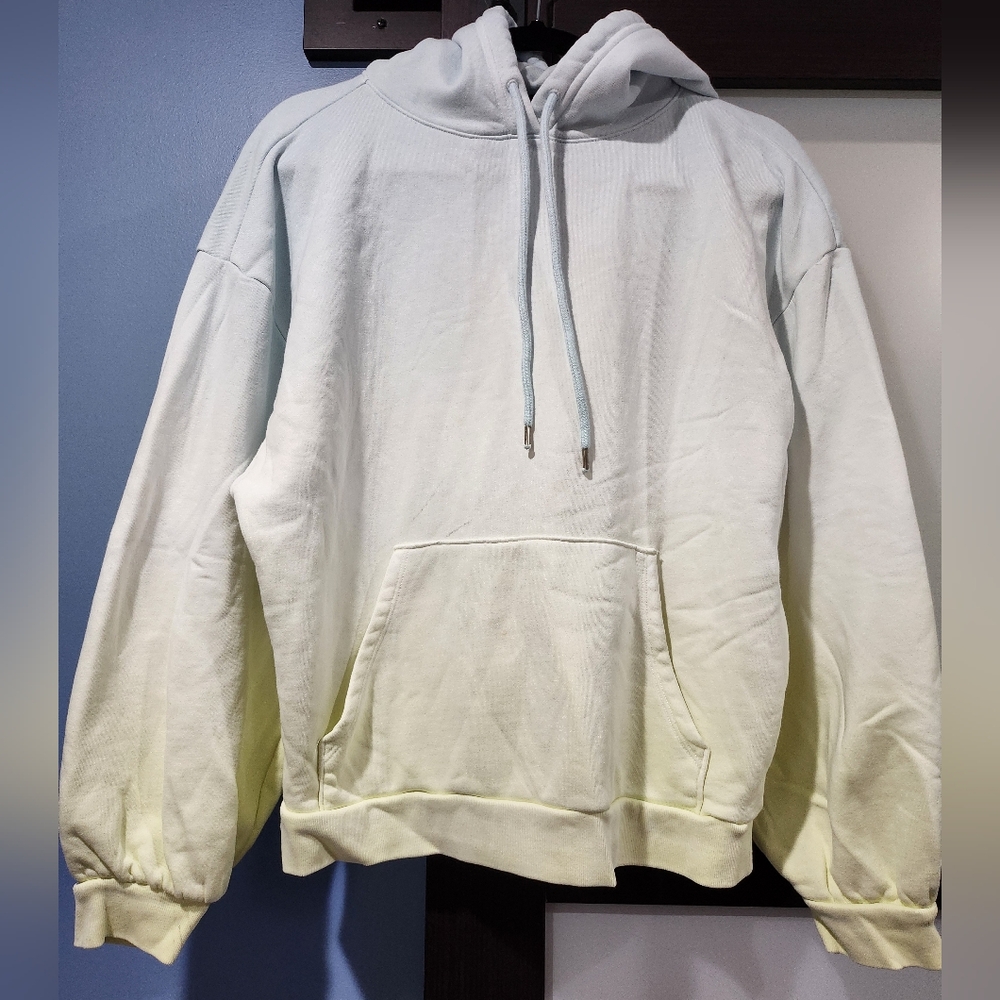 138. GAP sweatshirt hooded